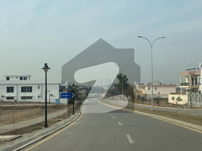 عمارکینیان ویوز اسلام آباد میں 10 مرلہ رہائشی پلاٹ 1.83 کروڑ میں برائے فروخت۔