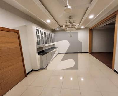 ایف ۔ 6 اسلام آباد میں 6 کمروں کا 2 کنال مکان 9.5 لاکھ میں کرایہ پر دستیاب ہے۔