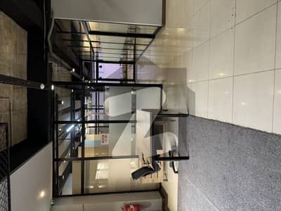 گلبرگ لاہور میں 18 مرلہ دفتر 12.0 کروڑ میں برائے فروخت۔