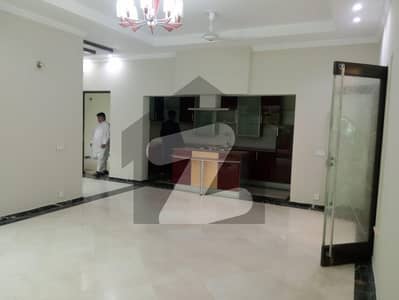 ڈی ایچ اے فیز 3 ڈیفنس (ڈی ایچ اے),لاہور میں 3 کمروں کا 1 کنال بالائی پورشن 1.0 لاکھ میں کرایہ پر دستیاب ہے۔