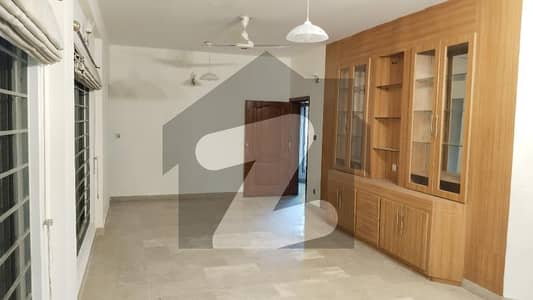 ای ۔ 11 اسلام آباد میں 6 کمروں کا 1 کنال مکان 2.8 لاکھ میں کرایہ پر دستیاب ہے۔