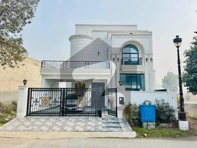 Facing Park 10 Marla House Available For Sale In Lake City Sector M-2A