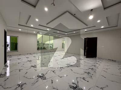 ڈی ایچ اے فیز 8 - کمرشل براڈوے ڈی ایچ اے فیز 8,ڈیفنس (ڈی ایچ اے),لاہور میں 4 مرلہ دفتر 75.0 ہزار میں کرایہ پر دستیاب ہے۔