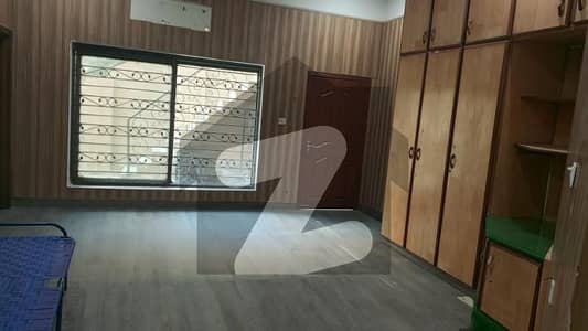 جوہر ٹاؤن فیز 1 - بلاک ڈی2 جوہر ٹاؤن فیز 1,جوہر ٹاؤن,لاہور میں 6 کمروں کا 1 کنال عمارت 4.5 لاکھ میں کرایہ پر دستیاب ہے۔