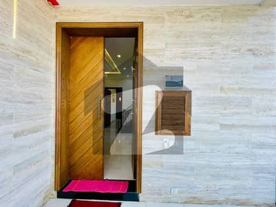 ڈی ایچ اے 9 ٹاؤن ڈیفنس (ڈی ایچ اے),لاہور میں 3 کمروں کا 6 مرلہ مکان 2.8 کروڑ میں برائے فروخت۔