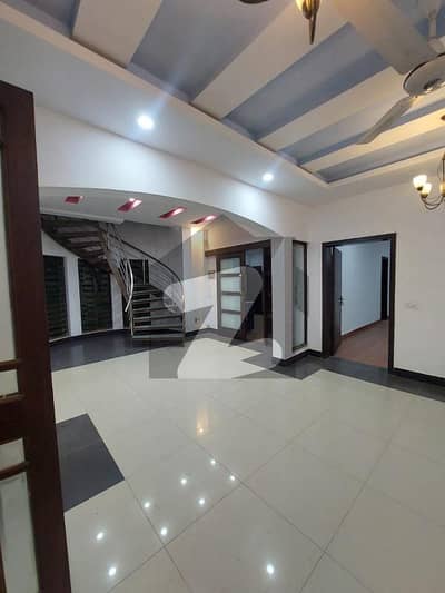 Safari Villas-3 available for Sale in Bahria Town Phase 2