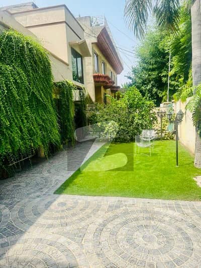 ماڈل ٹاؤن لاہور میں 6 کمروں کا 1 کنال مکان 9.0 کروڑ میں برائے فروخت۔