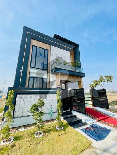 ڈی ایچ اے 9 ٹاؤن ڈیفنس (ڈی ایچ اے),لاہور میں 3 کمروں کا 5 مرلہ مکان 2.75 کروڑ میں برائے فروخت۔