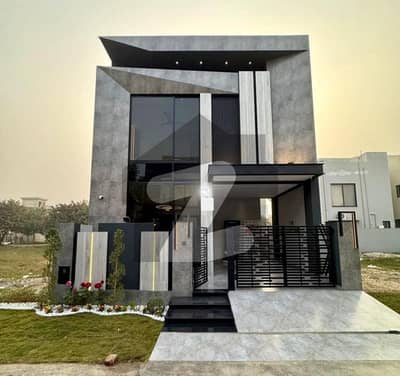 5 MARLA BRAND NEW ULTRA MODERN HOUSE FOR SALE NEAR TO PARK