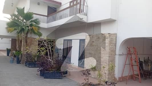 ڈی ایچ اے فیز 4 ڈی ایچ اے ڈیفینس,کراچی میں 7 کمروں کا 2 کنال مکان 15.0 کروڑ میں برائے فروخت۔