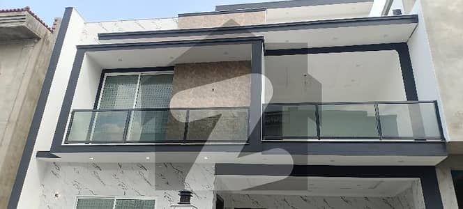 بنی گالہ اسلام آباد میں 5 کمروں کا 10 مرلہ مکان 5.5 کروڑ میں برائے فروخت۔