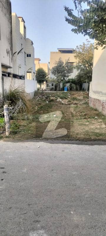 10 MARLA TOP LOCTION PLOT FOR SALE