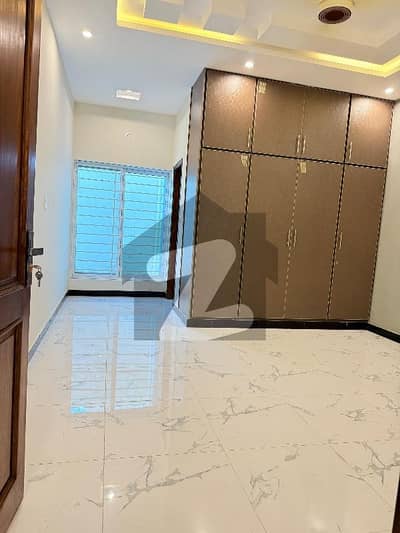 بنی گالہ اسلام آباد میں 5 کمروں کا 10 مرلہ مکان 3.3 کروڑ میں برائے فروخت۔