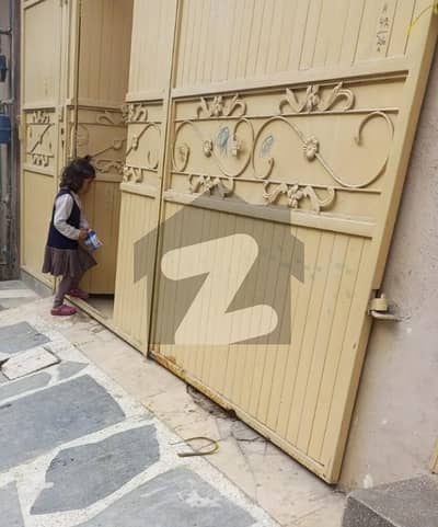 حیات آباد فیز 6 - ایف8 حیات آباد فیز 6,حیات آباد,پشاور میں 4 کمروں کا 5 مرلہ زیریں پورشن 50.0 ہزار میں کرایہ پر دستیاب ہے۔