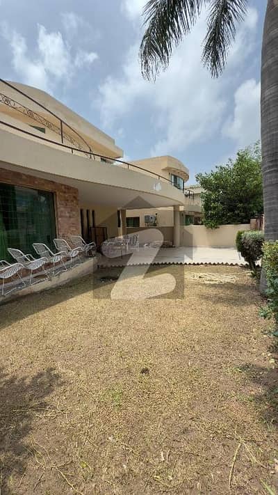 01 Kanal Fully Maintained Sightly Used Super Hot Located Bungalow Is Available For Sale In DHA Phase 4 With Basement, Near to Park (100% Original pics) 01 Kanal Fully Maintained Sightly Used Super Hot Located Bungalow Is Available For Sale In DHA Phase 4 With Basement, Near to Park (100% Original pics)