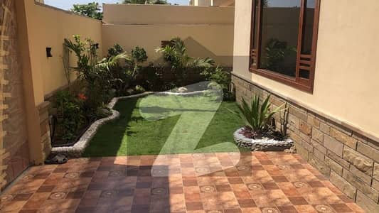 ڈی ایچ اے فیز 8 ڈی ایچ اے ڈیفینس,کراچی میں 6 کمروں کا 1 کنال مکان 17.5 کروڑ میں برائے فروخت۔