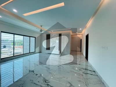 Reasonable Rent 12 Marla Brand New Modern Apartment Available For Rent in Askari 10