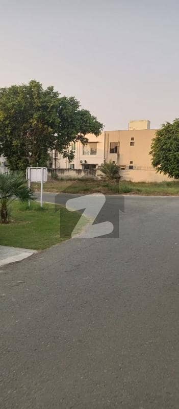 ڈی ایچ اے فیز 7 - بلاک یو فیز 7,ڈیفنس (ڈی ایچ اے),لاہور میں 10 مرلہ رہائشی پلاٹ 3.0 کروڑ میں برائے فروخت۔