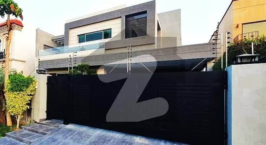 ڈی ایچ اے فیز 3 ڈیفنس (ڈی ایچ اے),لاہور میں 5 کمروں کا 1 کنال مکان 3.0 لاکھ میں کرایہ پر دستیاب ہے۔