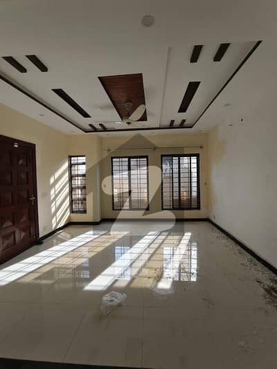 بحریہ ٹاؤن فیز 8 ۔ ابو بکر بلاک بحریہ ٹاؤن فیز 8 ۔ سفاری ویلی,بحریہ ٹاؤن فیز 8,بحریہ ٹاؤن راولپنڈی,راولپنڈی میں 5 کمروں کا 7 مرلہ مکان 80.0 ہزار میں کرایہ پر دستیاب ہے۔