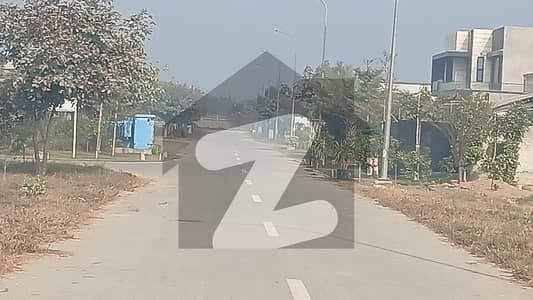 ZEEE Marketing Offers 5 Marla Ideal Location Near To Main Road & Commercial In The Hearth of DHA Phase 9 Town E Block Available