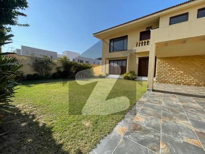 1000 YARDS UPPER PORTION AVAILABLE FOR RENT IN PHASE 8 DHA KARACHI