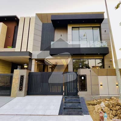 ڈی ایچ اے 9 ٹاؤن ڈیفنس (ڈی ایچ اے),لاہور میں 3 کمروں کا 5 مرلہ مکان 2.0 کروڑ میں برائے فروخت۔