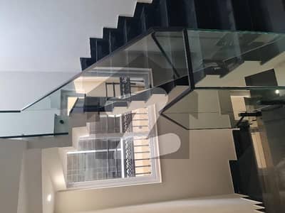 بحریہ انکلیو - سیکٹر سی 2 بحریہ انکلیو,بحریہ ٹاؤن,اسلام آباد میں 5 کمروں کا 10 مرلہ مکان 5.5 کروڑ میں برائے فروخت۔