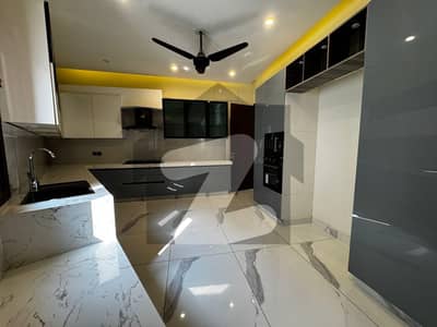 ڈی ایچ اے فیز 8 ڈی ایچ اے ڈیفینس,کراچی میں 6 کمروں کا 2 کنال مکان 38.0 کروڑ میں برائے فروخت۔