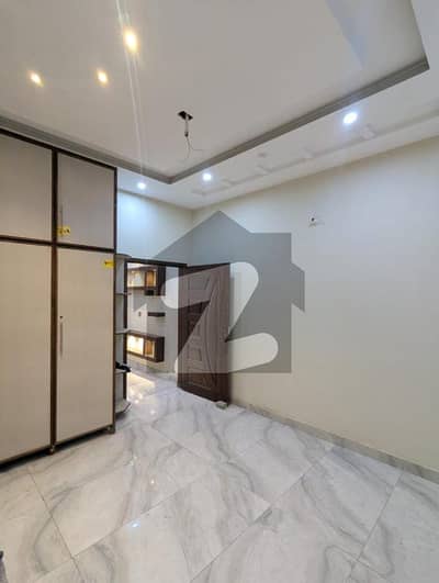 نشتر کالونی لاہور میں 3 کمروں کا 2 مرلہ مکان 68.0 لاکھ میں برائے فروخت۔