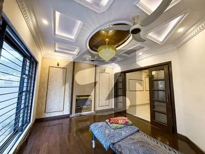 بحریہ ٹاؤن گلبہار بلاک بحریہ ٹاؤن سیکٹر سی,بحریہ ٹاؤن,لاہور میں 5 کمروں کا 10 مرلہ مکان 4.25 کروڑ میں برائے فروخت۔