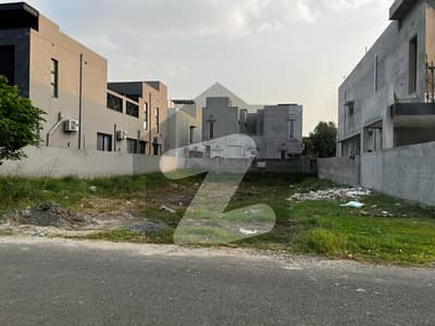 ڈی ایچ اے فیز 7 - بلاک ڈبلیو فیز 7,ڈیفنس (ڈی ایچ اے),لاہور میں 1 کنال رہائشی پلاٹ 3.9 کروڑ میں برائے فروخت۔