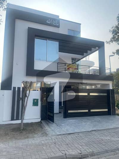 بحریہ آرچرڈ فیز 1 بحریہ آرچرڈ,لاہور میں 5 کمروں کا 8 مرلہ مکان 2.35 کروڑ میں برائے فروخت۔