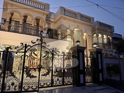 ویلینشیاء ہاؤسنگ سوسائٹی لاہور میں 6 کمروں کا 1 کنال مکان 9.5 کروڑ میں برائے فروخت۔