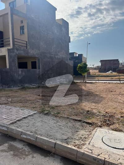 بحریہ ٹاؤن فیز 8 ۔ بلاک ایم بحریہ ٹاؤن فیز 8,بحریہ ٹاؤن راولپنڈی,راولپنڈی میں 5 مرلہ رہائشی پلاٹ 70.0 لاکھ میں برائے فروخت۔