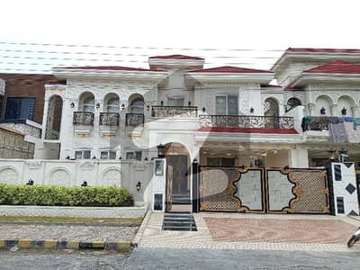 ڈی سی کالونی گوجرانوالہ میں 6 کمروں کا 1 کنال مکان 8.5 کروڑ میں برائے فروخت۔ ڈی سی کالونی گوجرانوالہ میں 6 کمروں کا 1 کنال مکان 8.5 کروڑ میں برائے فروخت۔