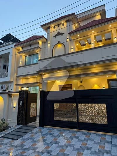 A Prime Location 10 Marla House Has Landed On Market In Canal View - Sector 4 Of Gujranwala