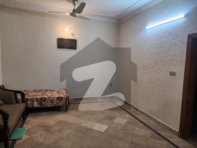 پی ڈبلیو ڈی ہاؤسنگ سوسائٹی ۔ بلاک سی پی ڈبلیو ڈی ہاؤسنگ سکیم,اسلام آباد میں 2 کمروں کا 10 مرلہ زیریں پورشن 60.0 ہزار میں کرایہ پر دستیاب ہے۔