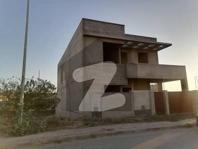 272 Square Yard GREY STUCTURE VILLA FOR SALE In Precinct-8 Near ENTRANCE. A-PLUS Construction. 5 Bedrooms