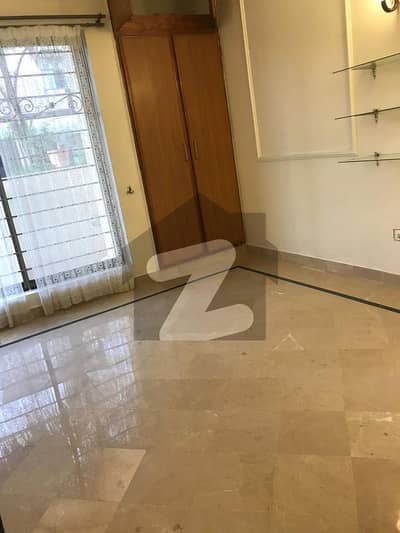 سوان گارڈن اسلام آباد میں 6 کمروں کا 10 مرلہ مکان 3.45 کروڑ میں برائے فروخت۔