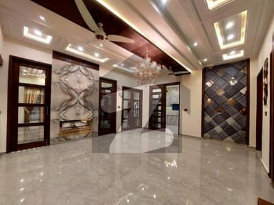 بحریہ ٹاؤن سیکٹرڈی بحریہ ٹاؤن,لاہور میں 5 کمروں کا 1 کنال مکان 1.85 لاکھ میں کرایہ پر دستیاب ہے۔