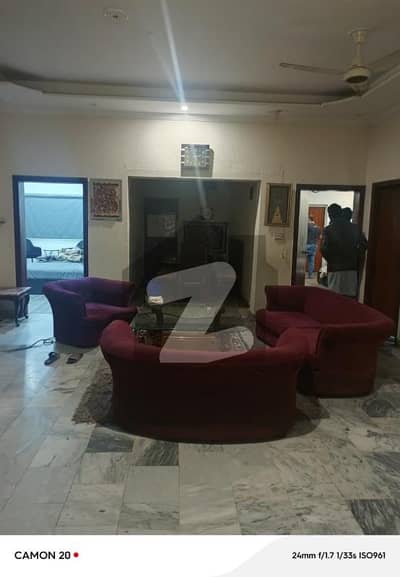 گارڈن ٹاؤن لاہور میں 3 کمروں کا 1 کنال زیریں پورشن 1.5 لاکھ میں کرایہ پر دستیاب ہے۔