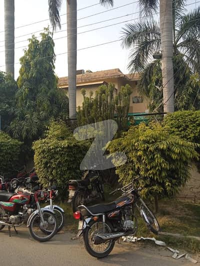 گلبرگ 3 گلبرگ,لاہور میں 1 کنال عمارت 65.0 کروڑ میں برائے فروخت۔