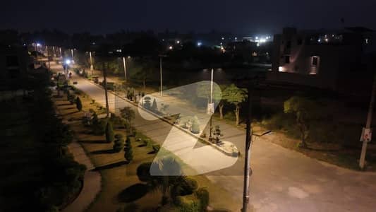 لایٗرز ہاؤسنگ سوسائٹی فیصل آباد میں 1 کنال رہائشی پلاٹ 2.6 کروڑ میں برائے فروخت۔