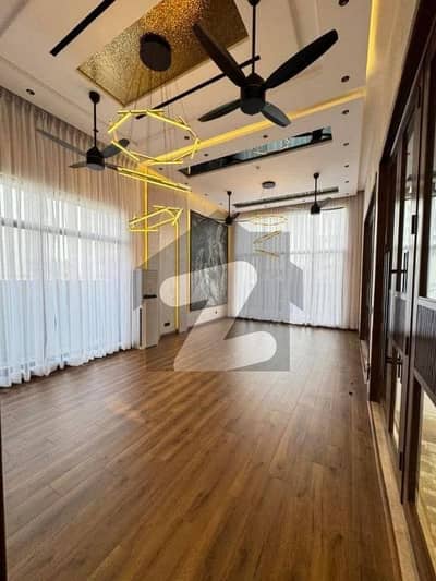 Top City 10 Marla House For Rent