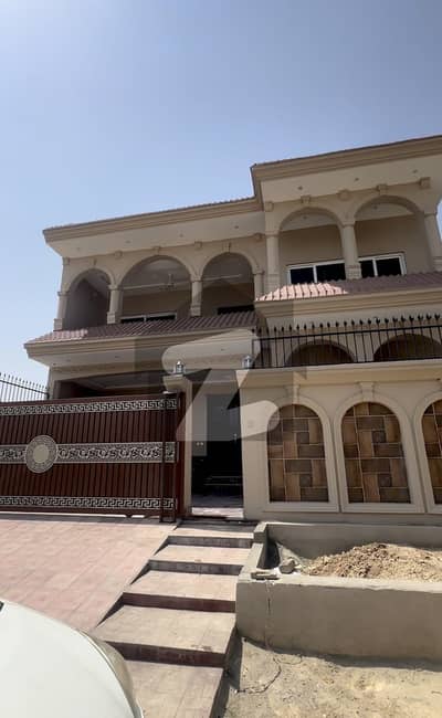 ایم پی سی ایچ ایس - بلاک ای ایم پی سی ایچ ایس ۔ ملٹی گارڈنز,بی ۔ 17,اسلام آباد میں 5 کمروں کا 10 مرلہ مکان 4.25 کروڑ میں برائے فروخت۔