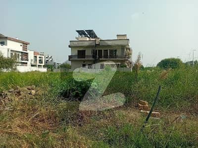 ڈی ۔ 12 اسلام آباد میں 1 کنال رہائشی پلاٹ 12.25 کروڑ میں برائے فروخت۔