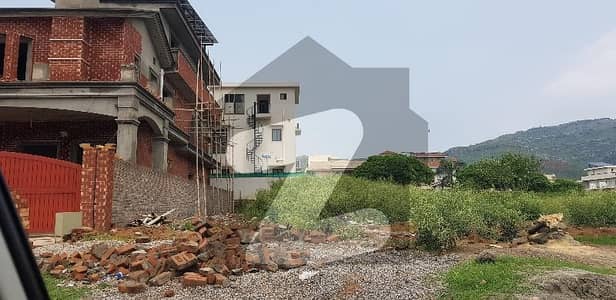 ڈی ۔ 12/4 ڈی ۔ 12,اسلام آباد میں 1 کنال رہائشی پلاٹ 12.5 کروڑ میں برائے فروخت۔