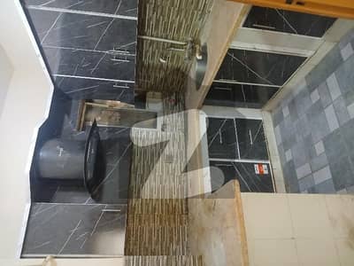 گلستانِِ جوہر ۔ بلاک 18 گلستانِ جوہر,کراچی میں 2 کمروں کا 4 مرلہ فلیٹ 65.0 لاکھ میں برائے فروخت۔