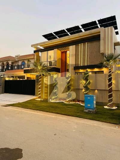 جی ۔ 13 اسلام آباد میں 7 کمروں کا 1 کنال مکان 15.0 کروڑ میں برائے فروخت۔